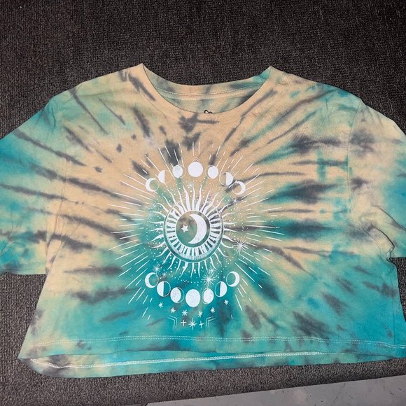 Cropped Top - Picture 1 of 2